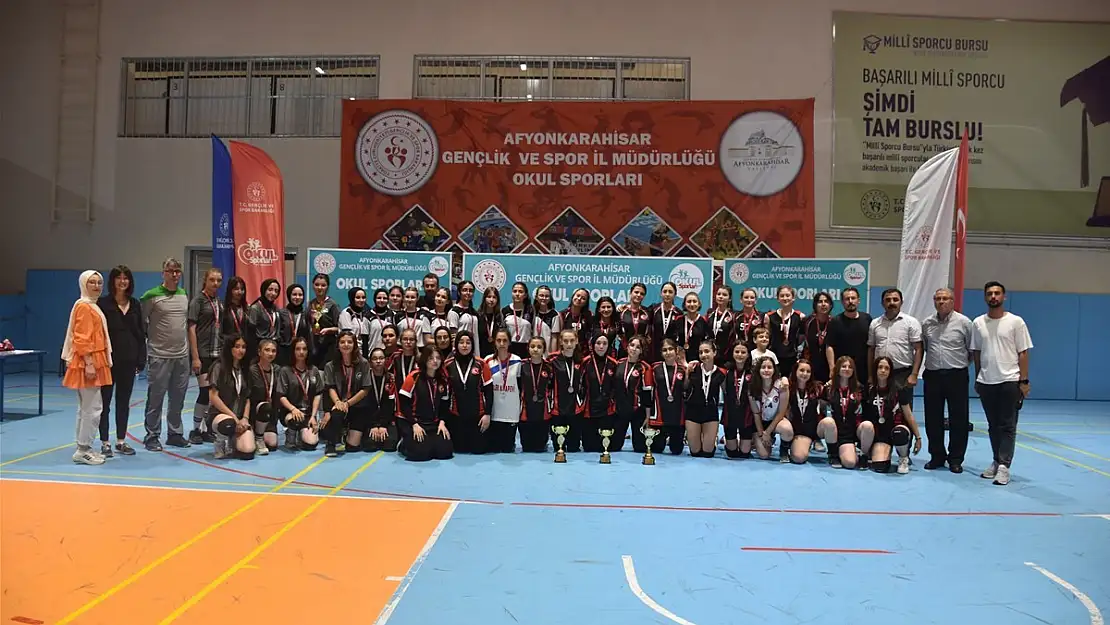 Voleybolun gençleri final heyecanı yaşadı