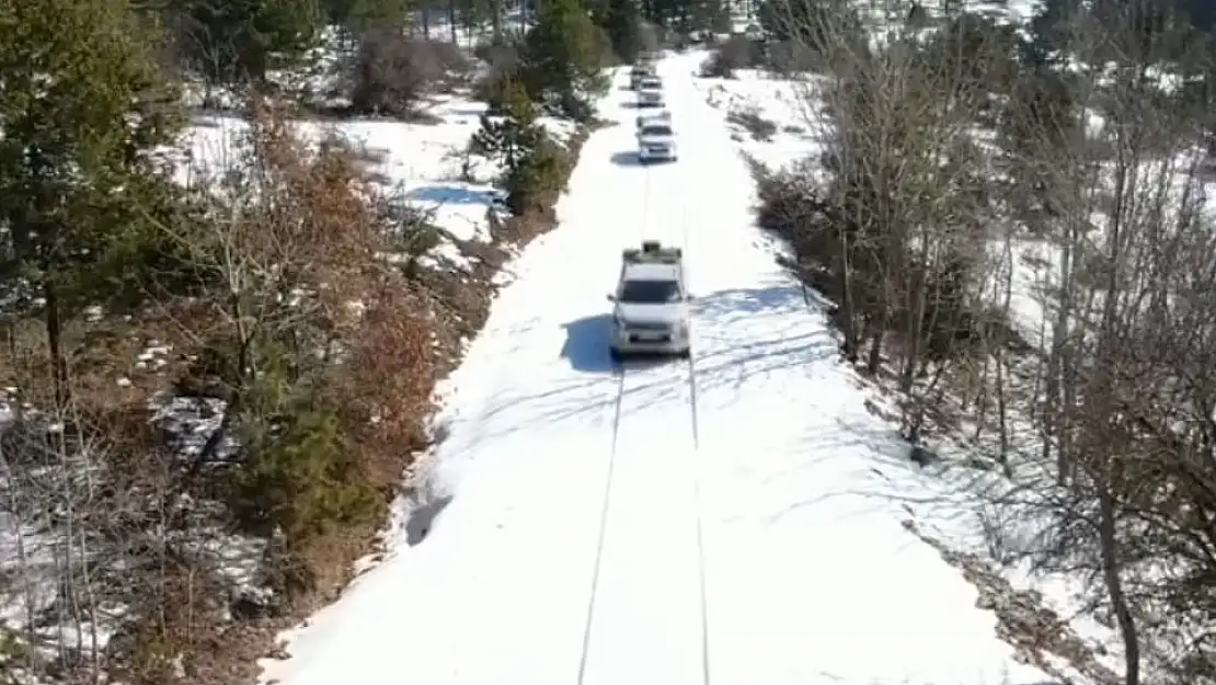 Yaban hayvanları için yapılan yemleme çalışması drone ile görüntülendi