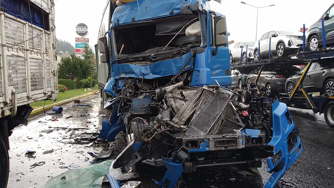 Yabancı Uyruklu Kadının Kullandığı Tır, Kamyona Arkadan Çarptı