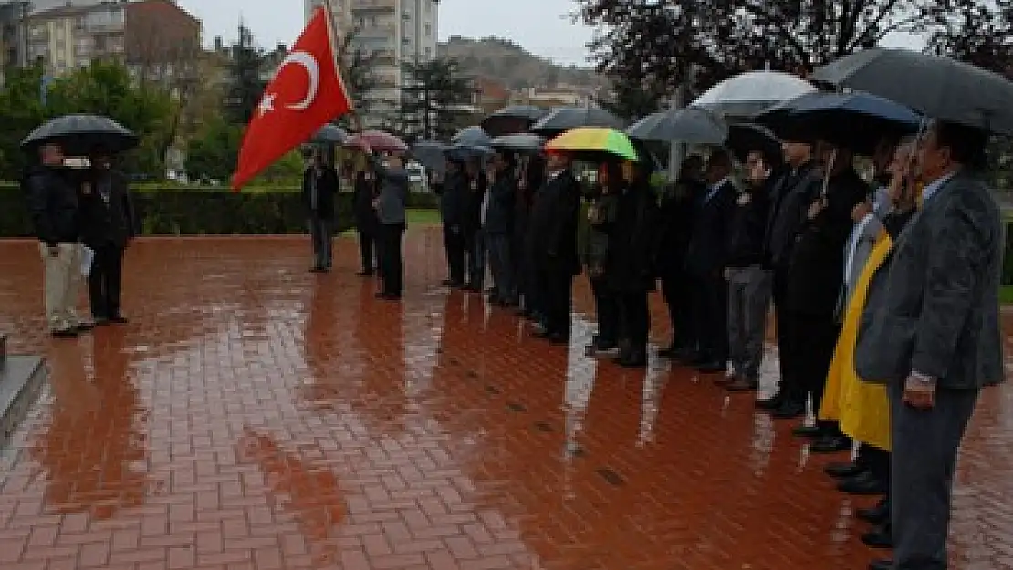 Yaş gününü 'Andımız'ı okuyarak kutladı