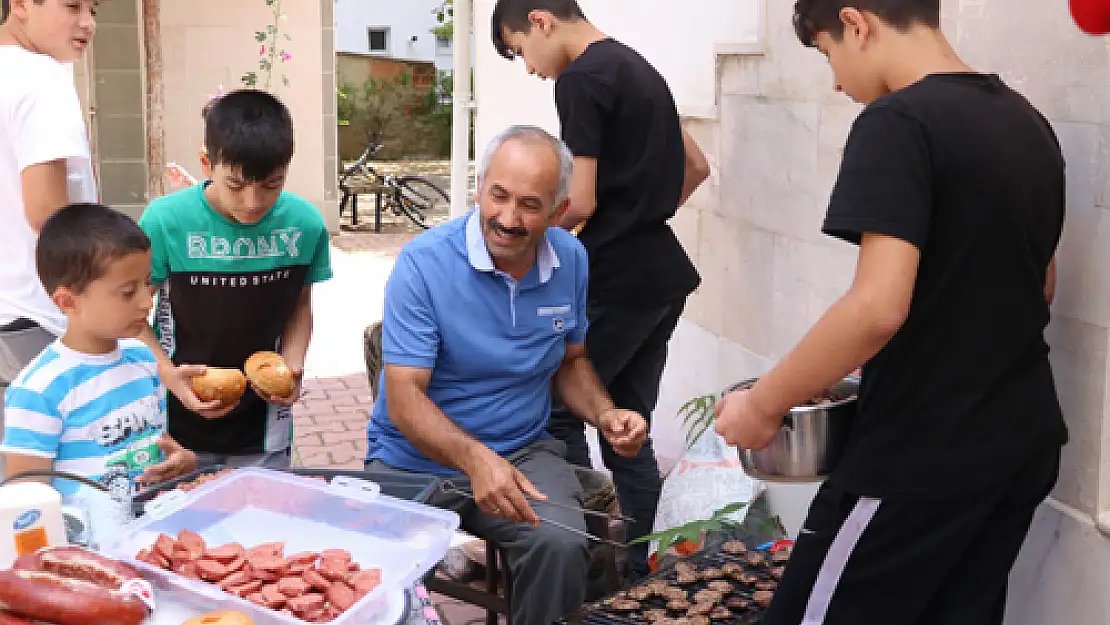 Yaz Kur’an kursu öğrencileri mangal keyfi yaşadı