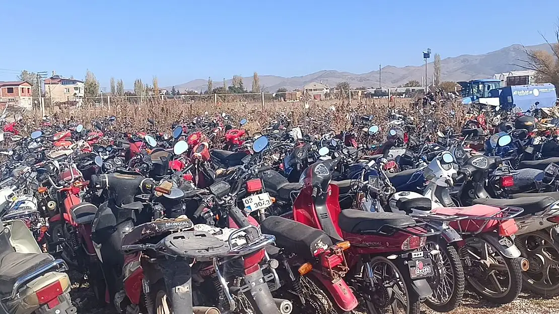 Yediemin Otoparkındaki Motosikletler Hurdaya Çıktı