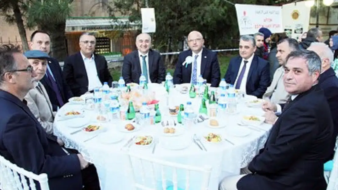 Yetim öğrenciler iftarda buluştu – Kocatepe Gazetesi