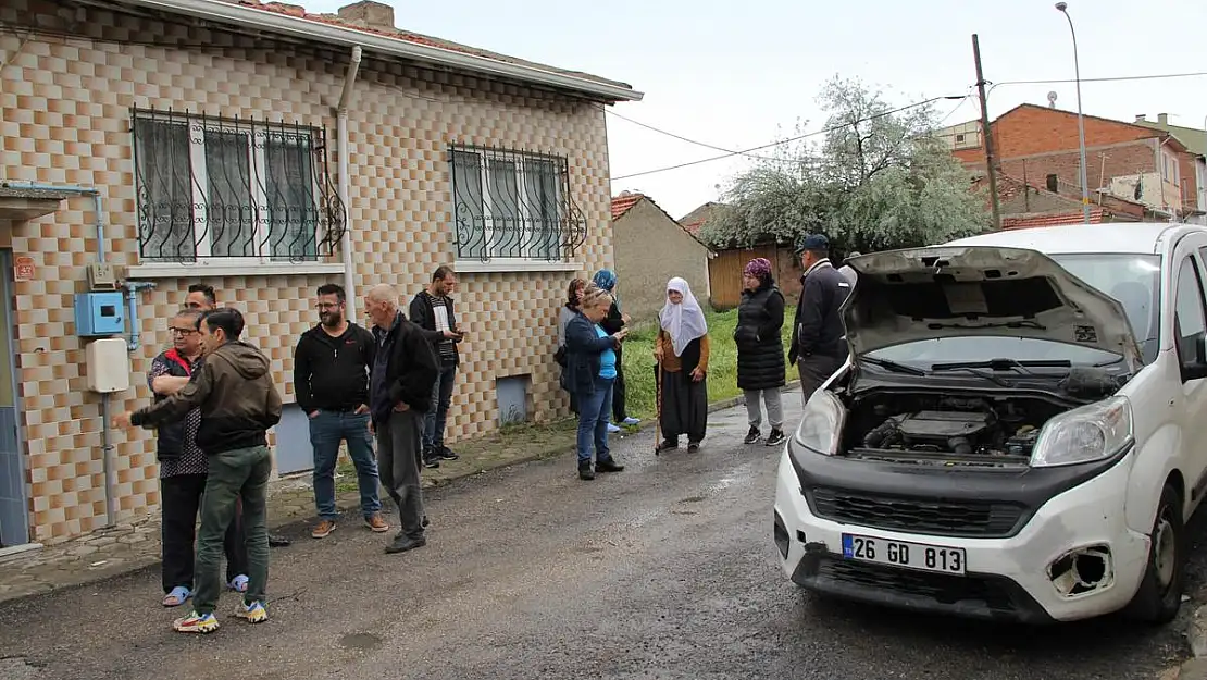 Yıldırım düşen mahalledeki 100 evde beyaz eşyalar kullanılamaz hale geldi