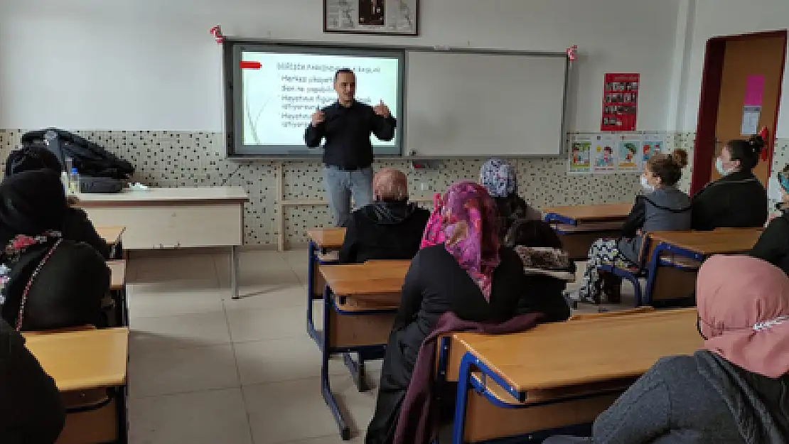 Yılmaz, velilere seminer verdi