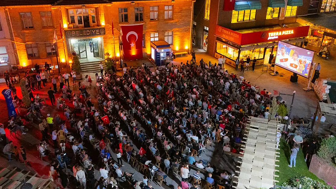 Zafer Gecesi Sandıklı’da Da Meydana İndi