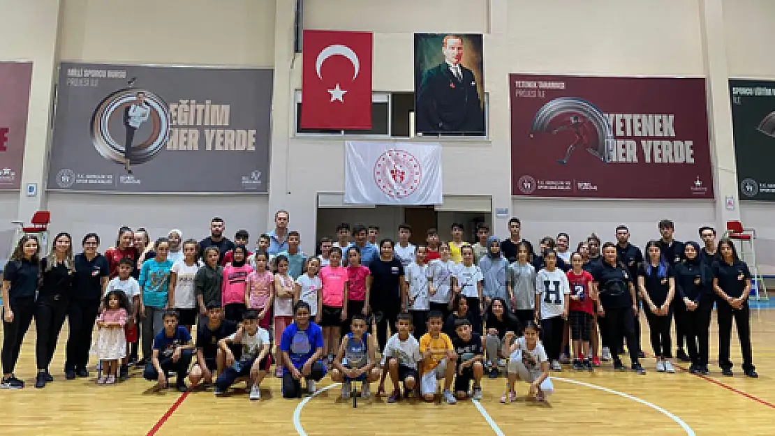 Zafer Haftası Badminton Turnuvası tamamlandı