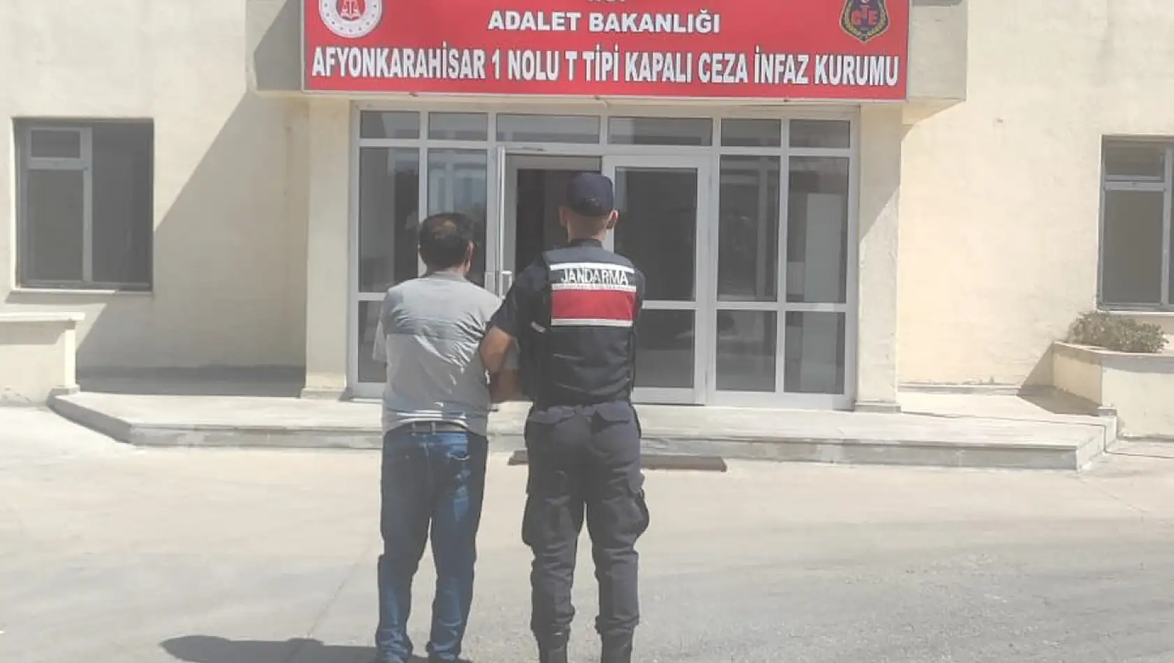 Afyonkarahisar'da Fuhuş Suçundan Aranan Şahıs Yakalandı