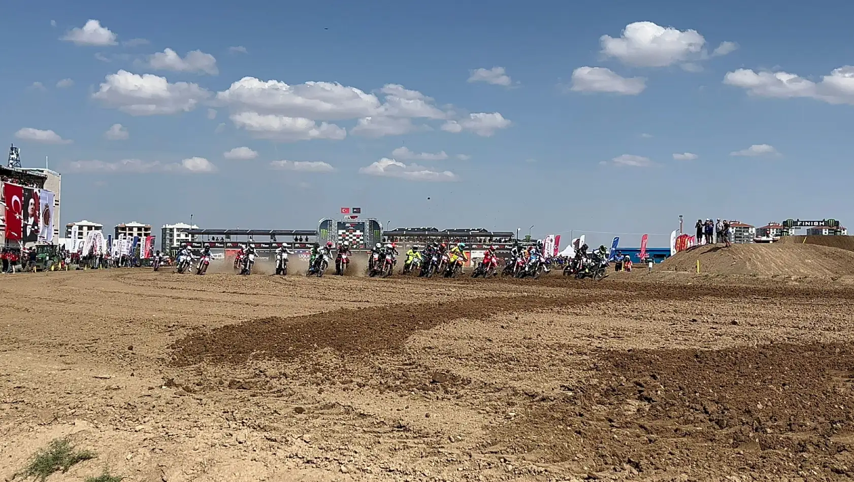 MXGP'de Günün İlk Yarışı Tamamlandı