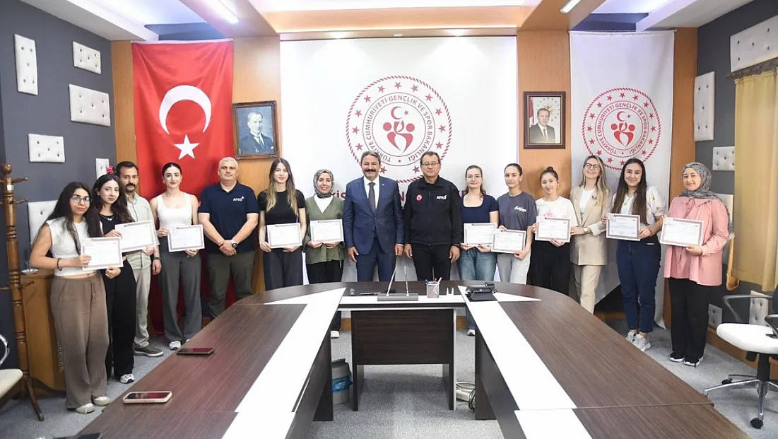 AFAD Gönüllüsü Öğrenciler İlk Yardım Sertifikalarını Aldı