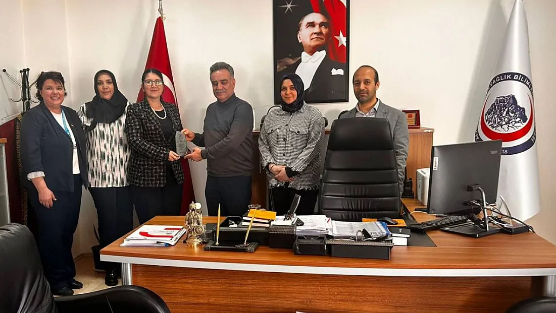 AFSÜ Diş Hastanesine Otizimli Bireylerin Ailelerden Tam Not