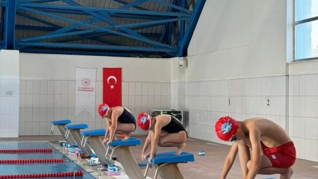 Bilecik'te Spor Okullarında Yüzme Antrenmanları Aralıksız Sürüyor