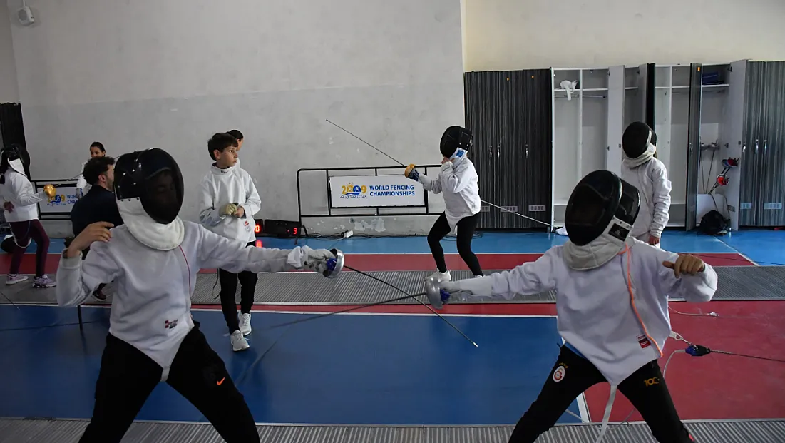 Gençlik Haftası’nda Sporculara Ödülleri Verildi