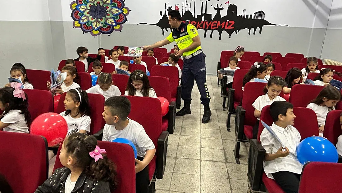 Jandarma 6 Ayrı Noktada Trafik Eğitimleri Verdi