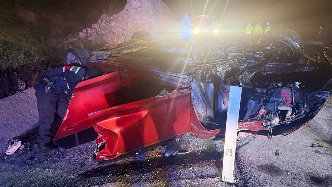 Kavşakta Korkutan Kaza: Otomobil Takla Attı, 3 Yaralı