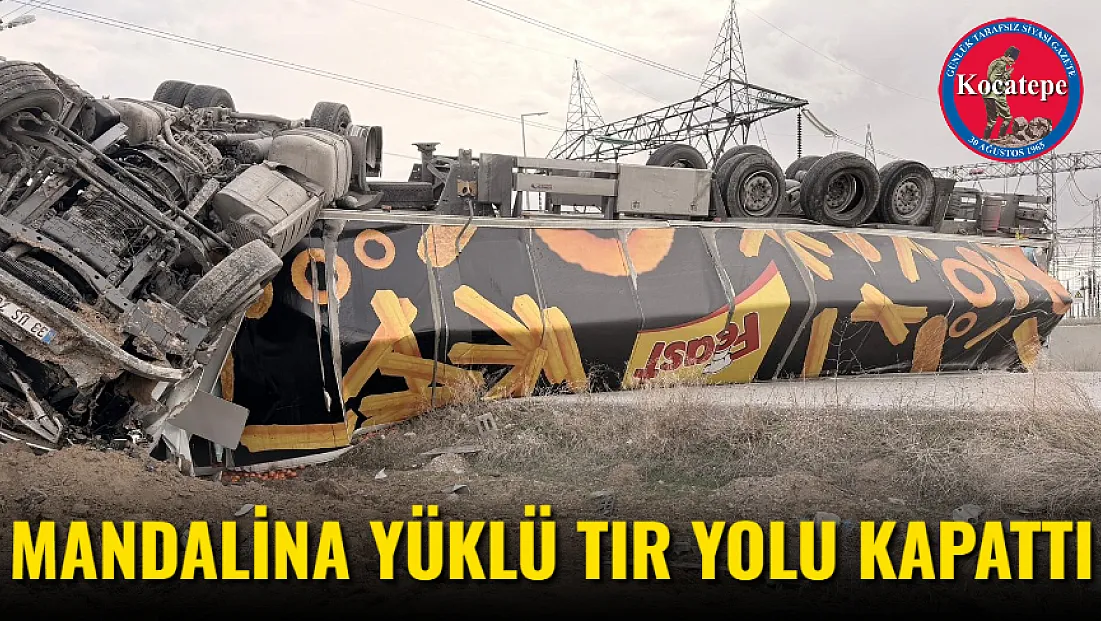 Mandalina Yüklü Tır Yolu Kapattı