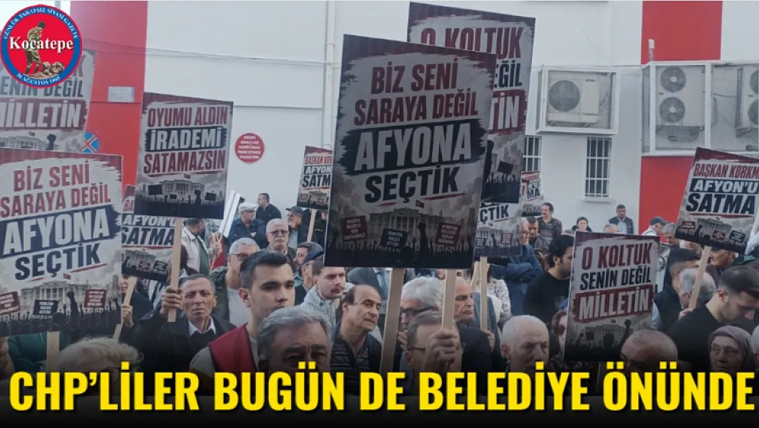 CHP’liler Bugün De Belediye Önünde