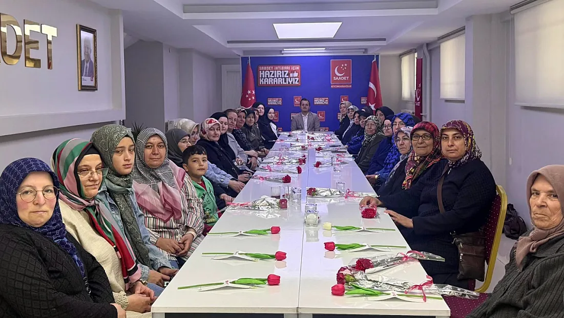 Saadet Partisi’nden Anneler Günü’nde Anlamlı Etkinlik
