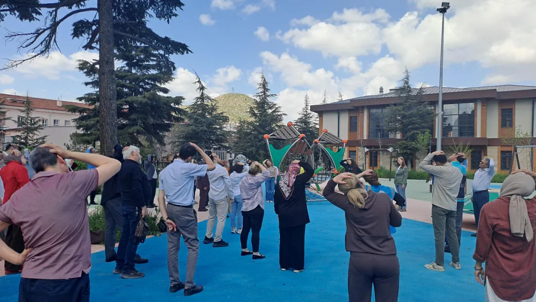 Sağlık Çalışanları Sağlık İçin Hareket Etti