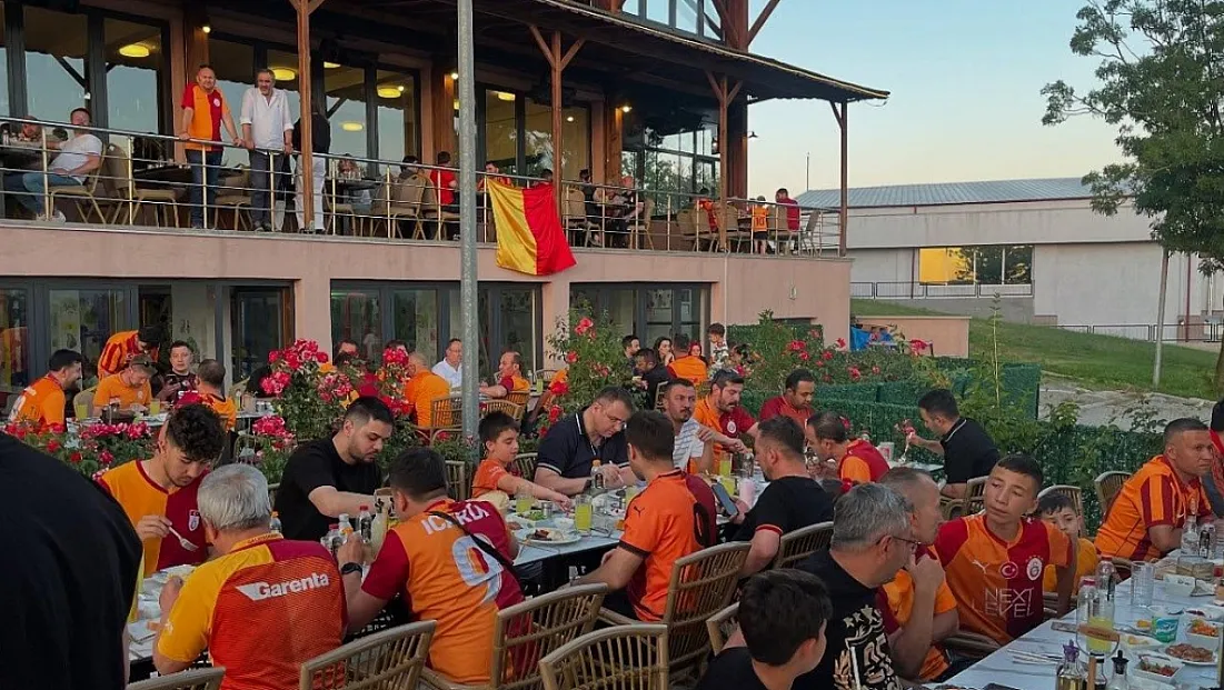 Tavşanlı'da Galatasaray'ın 25. Lig Şampiyonluğu Coşkuyla Kutlandı