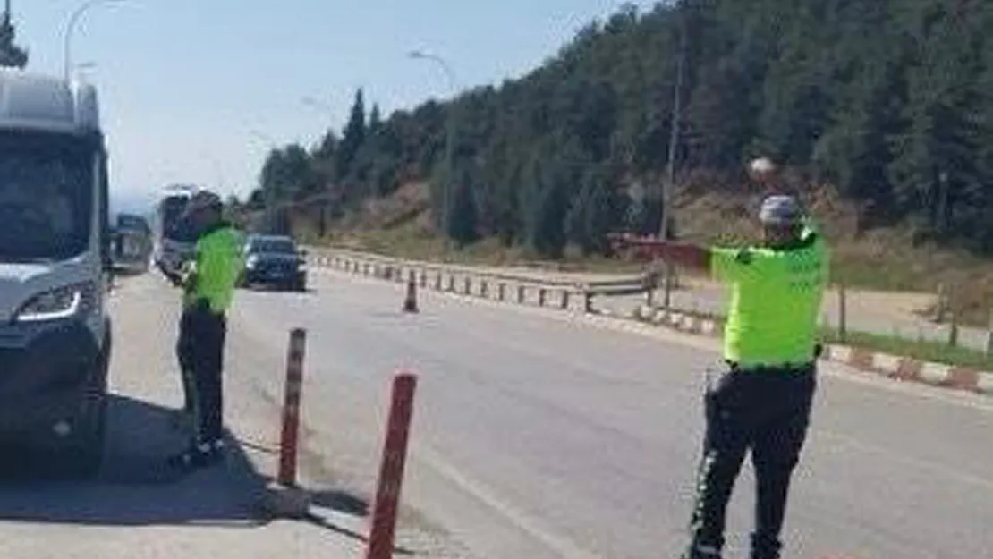 1 Araç Trafikten Men Edilirken 86 Araç Sürücüsüne 143 Bin TL Ceza