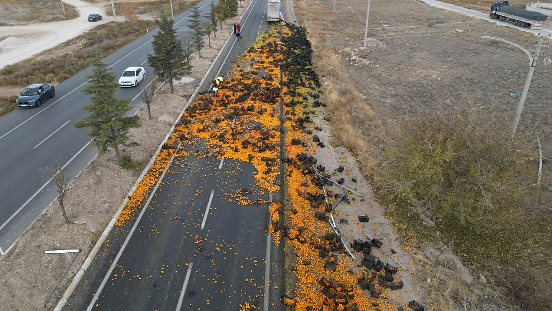 10 Ton Mandalina Kara Yolunu Trafiğe Kapattı