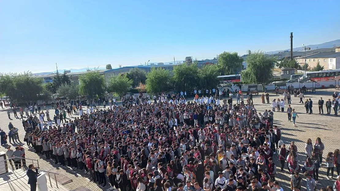 141 bin öğrenci ve 11 bin öğretmen ders başı yaptı