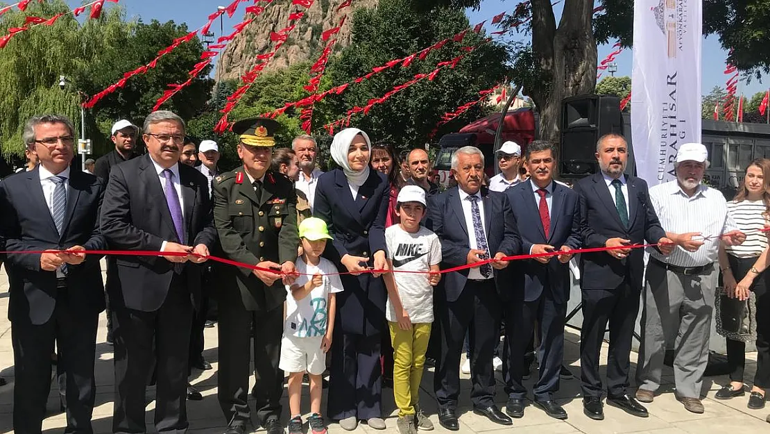 15 Temmuz fotoğraflar ve kitaplarla anlatılıyor