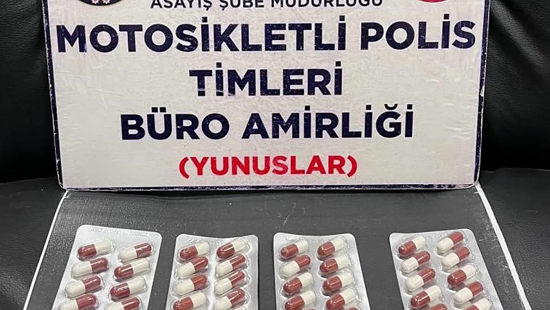 2 Kişinin Üzerinde Uyuşturucu Hap Ele Geçirildi