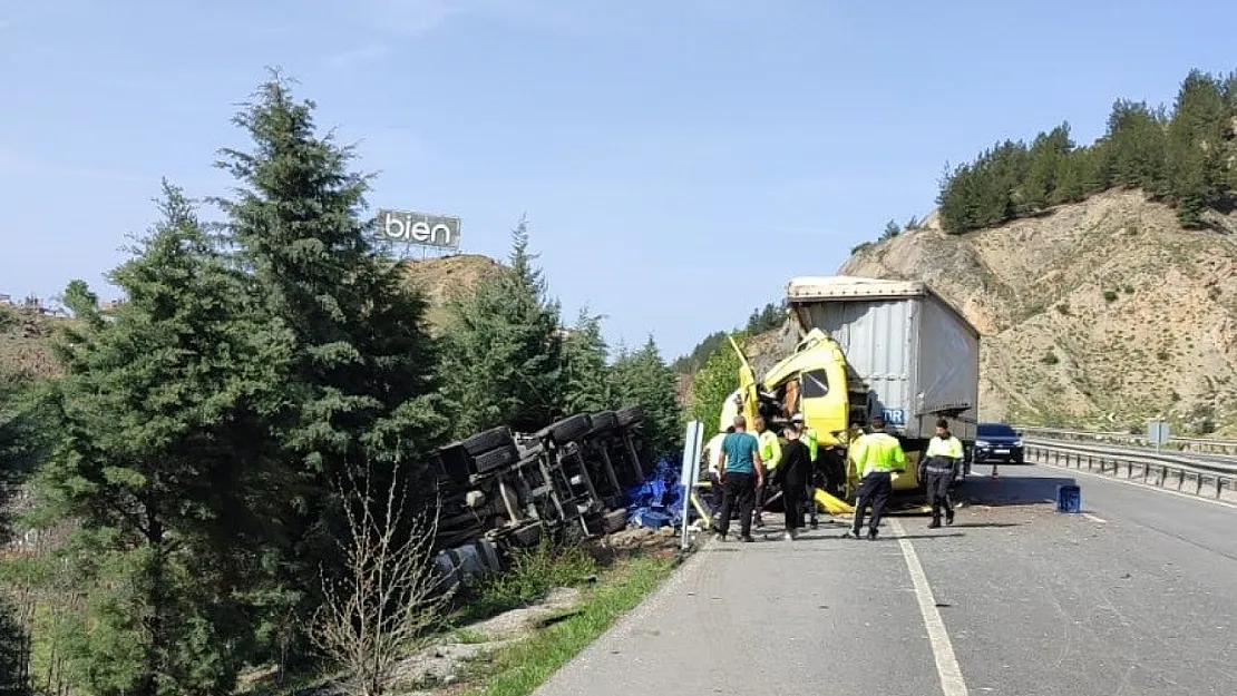 2 Tırın Çarpışmasını Sonucu Meydana Gelen Trafik Kazasında 3 Kişi Yaralandı