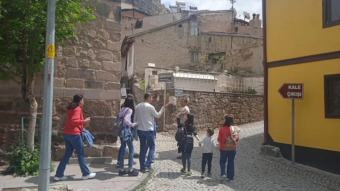 Karahisar Kalesi ve tarihi sokaklar bu bayramda ziyaretçi akınına uğradı