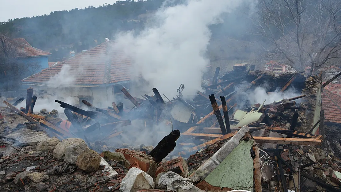 29 Koyunun Telef Olduğu Yangında Maddi Hasar Oluştu