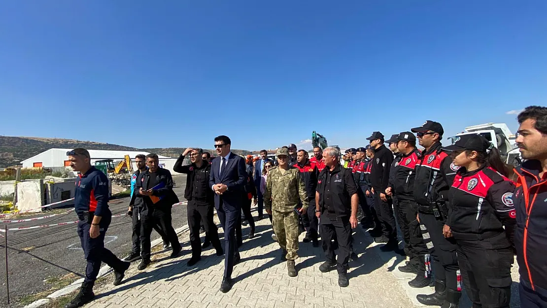 30 Yıl Önce 90 Can Gitmişti Afyon'da Dinar Depreminin Anısına Büyük Tatbikat!