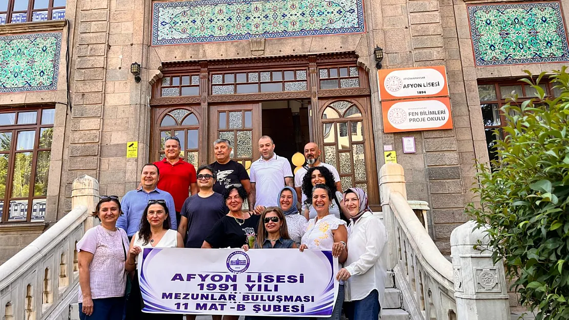 35 Yıl Sonra Buluştular: Afyon Lisesi 1991 Mat-B Mezunları Bir Araya Geldi