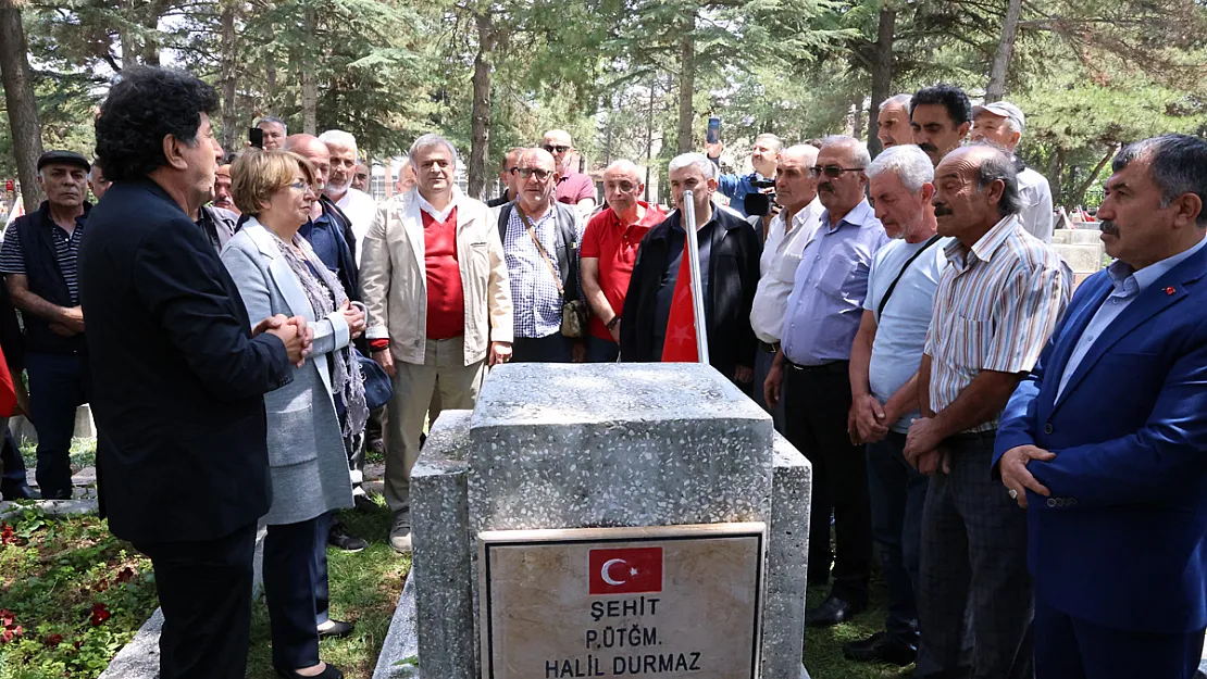 37 Yıl Önce Şehit Olan Komutanlarını Kabri Başında Andılar