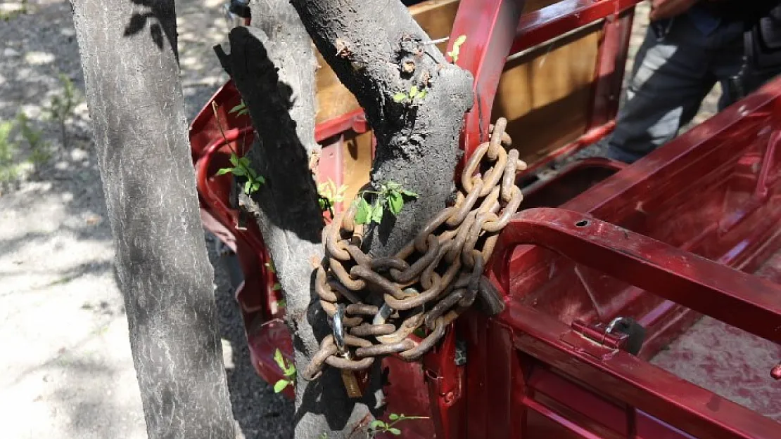 4 Kilidi Kırılıp Çalınan Motosikletini Bu Kez Gemi Zinciriyle Bağladı