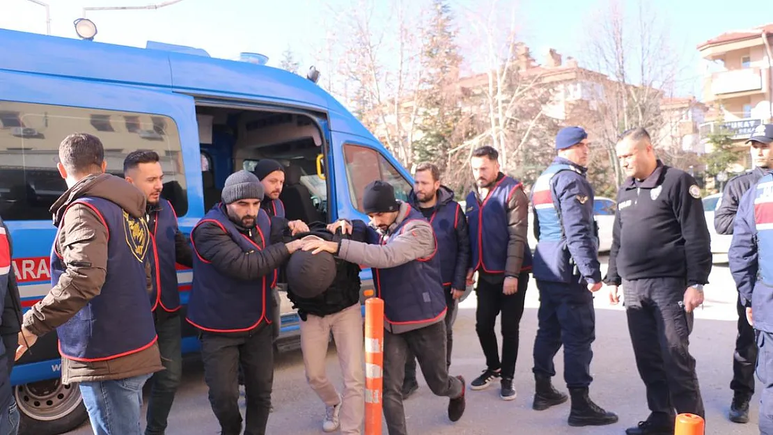 4 Kişiyi Katleden Damat: Görüşmek İçin Gittim, Minibüsün Camlarını Yumrukladılar