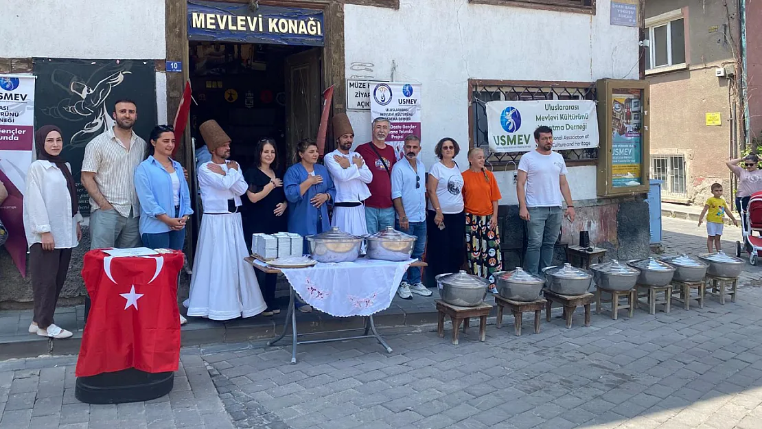 40 Kapıdan, 40 Çeşnili Aşure Bu Yıl 16'ncı Kez Dağıtıldı