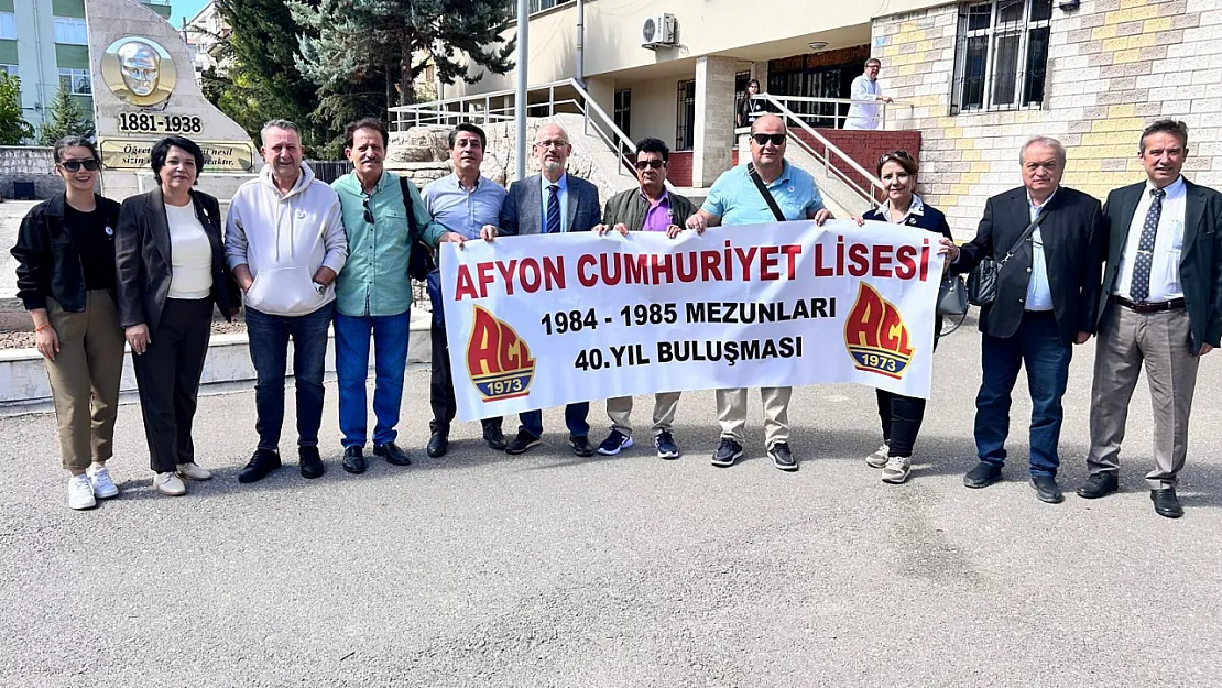40 Yıl Sonra Tarihi Buluşma: ACAL Mezunları Sıralarına Döndü