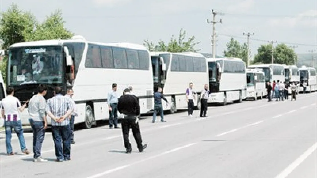 62 otobüsle Afyon Mersin'e akın etti