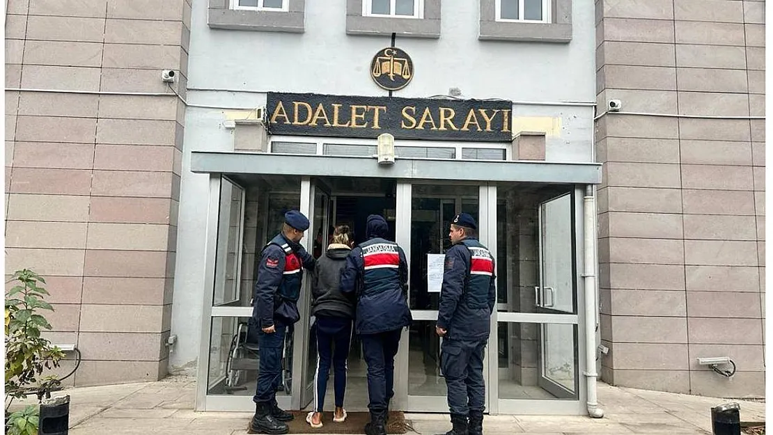 71 Dolandırıcılık Olayına Karışan Kadını Jandarma Yakaladı