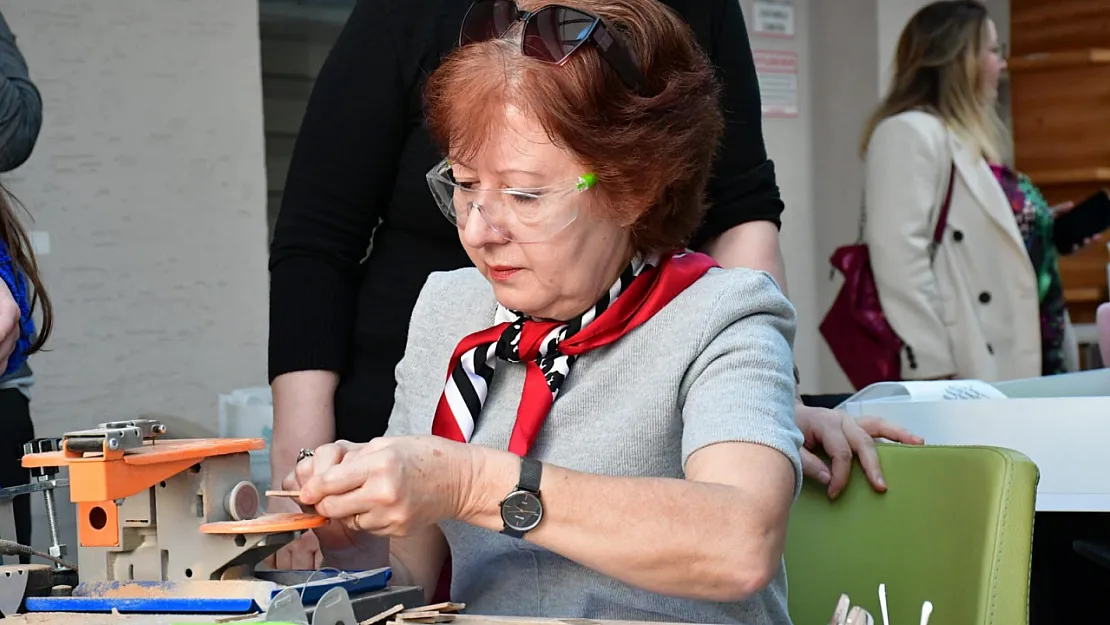 8 Martta Kendi Hediyeleri Kendileri Yaparak, Keyifli Vakit Geçirdiler