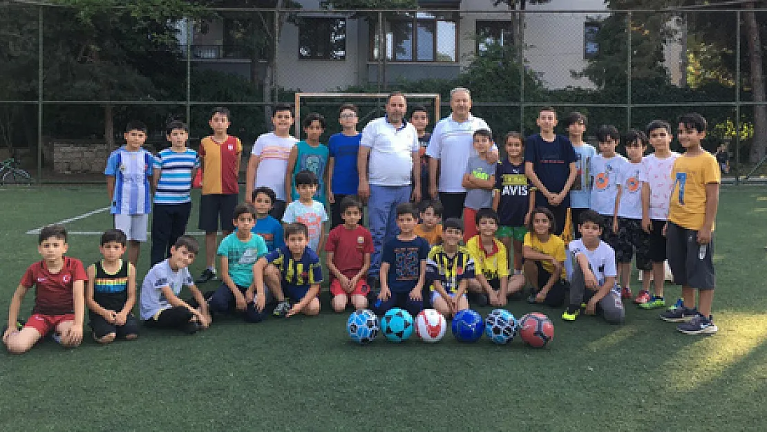 80 çocuk futbolla buluştu