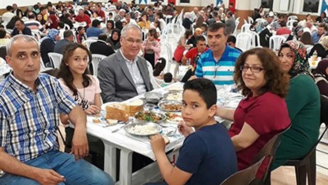 Acar, Belediye personeline iftar verdi