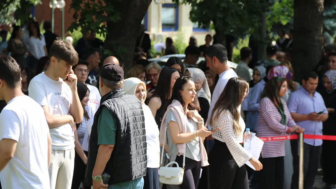 Adayların Bazıları AYT Sınavına Son Anda Yetişti