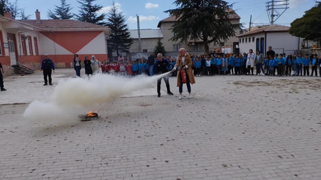 AFAD, ilkokul öğrencileri ile tatbikat yaptı