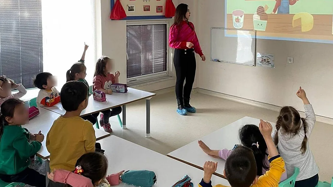 AFSÜ Öğrencileri Anaokulu Öğrencilerine Sağlıklı Beslenmeyi Anlattı