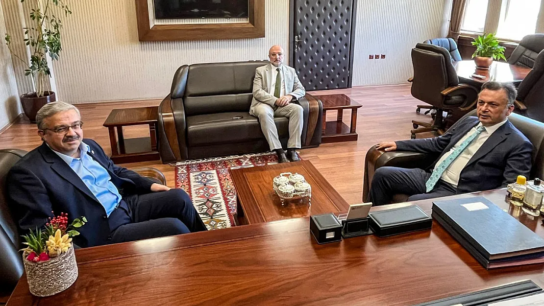 AFSÜ Rektör Vekiline Siyasilerden Ziyaret