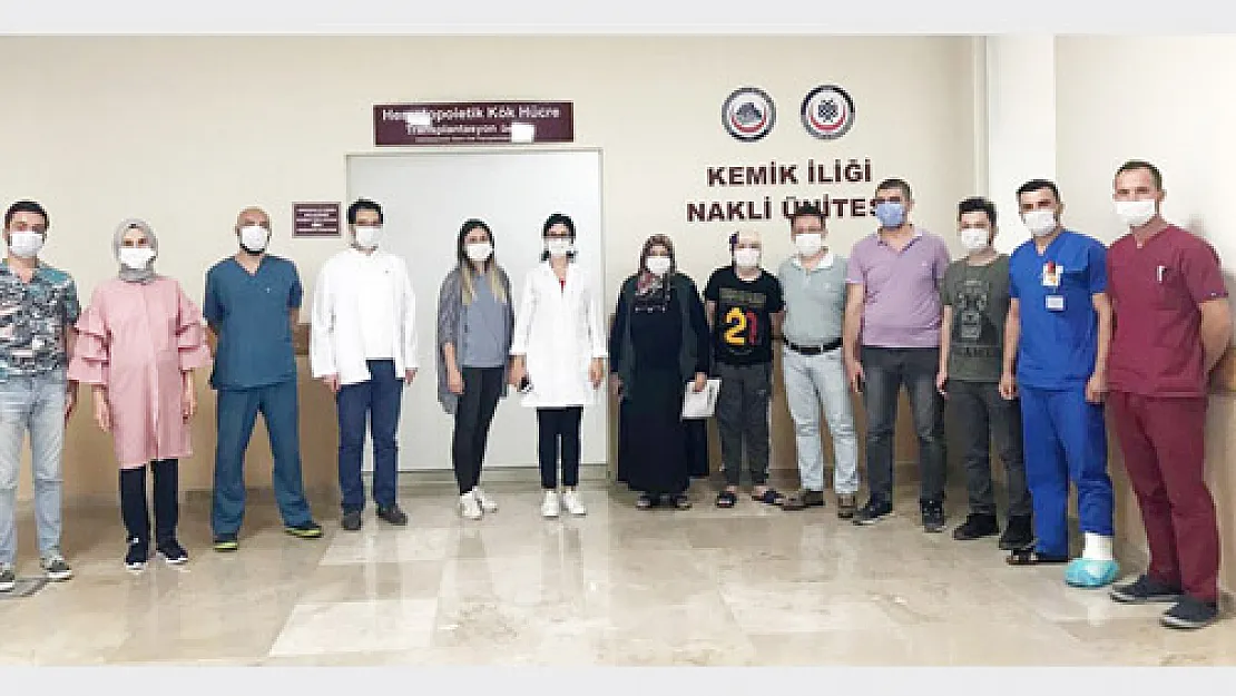 AFSÜ’de kemik iliği nakli yapılan hasta alkışlarla taburcu edildi