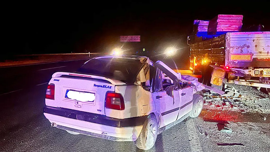 Afyon-Ankara Yolunda Kaza: Tır'a Çarpan Sürücü Alkollü Çıktı!